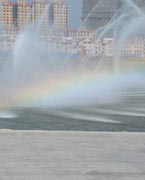 晉陽湖噴泉
　　晉陽湖公園是城市綜合型生態(tài)濱水公園，其景觀工程分為10大區(qū)域，有生態(tài)自然游覽區(qū)、僑鄉(xiāng)文化廣場區(qū)、古厝文化體驗區(qū)、濕地生態(tài)科普區(qū)、城市文化廣場區(qū)、生態(tài)島休閑區(qū)、山林沙地游玩區(qū)和水上活動區(qū)。 