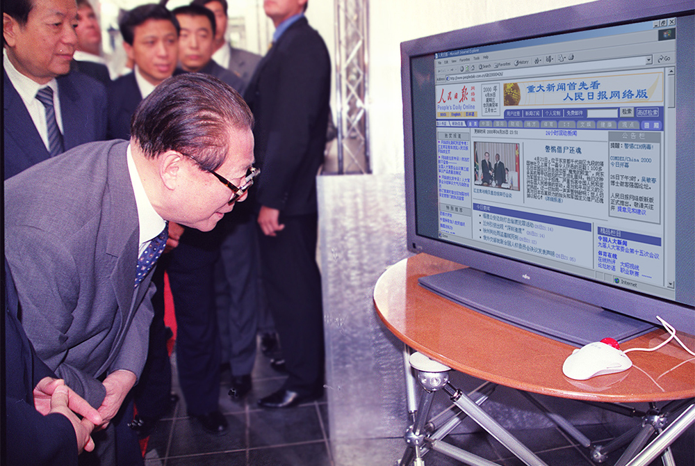 2000年4月26日，江澤民同志在南非出訪時專門通過人民網(wǎng)了解報道情況。
