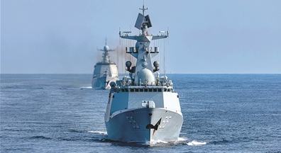 海軍某支隊(duì)組織艦艇編隊(duì)航行訓(xùn)練