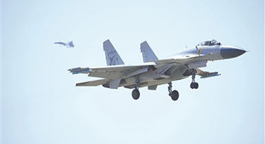 海軍航空大學(xué)某基地組織飛行訓(xùn)練