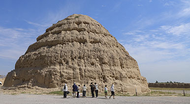 寧夏銀川：西夏陵景區(qū)游人如織