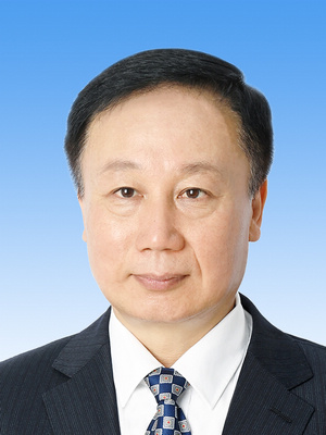 馬宏偉，男，滿族，1969年4月生，研究生學(xué)歷，中共黨員，現(xiàn)任人民日報社副總編輯。