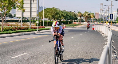 迪拜鐵人三項賽舉行