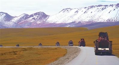 新疆軍區(qū)某部開展機(jī)動(dòng)訓(xùn)練